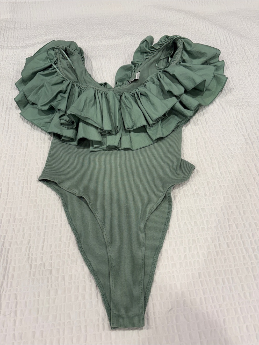 Zara Sage Green Ribbed Ruffled Bodysuit
Size M
NWOT